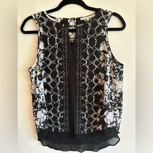 NEW Violet + Claire M Multiprint Pro Top